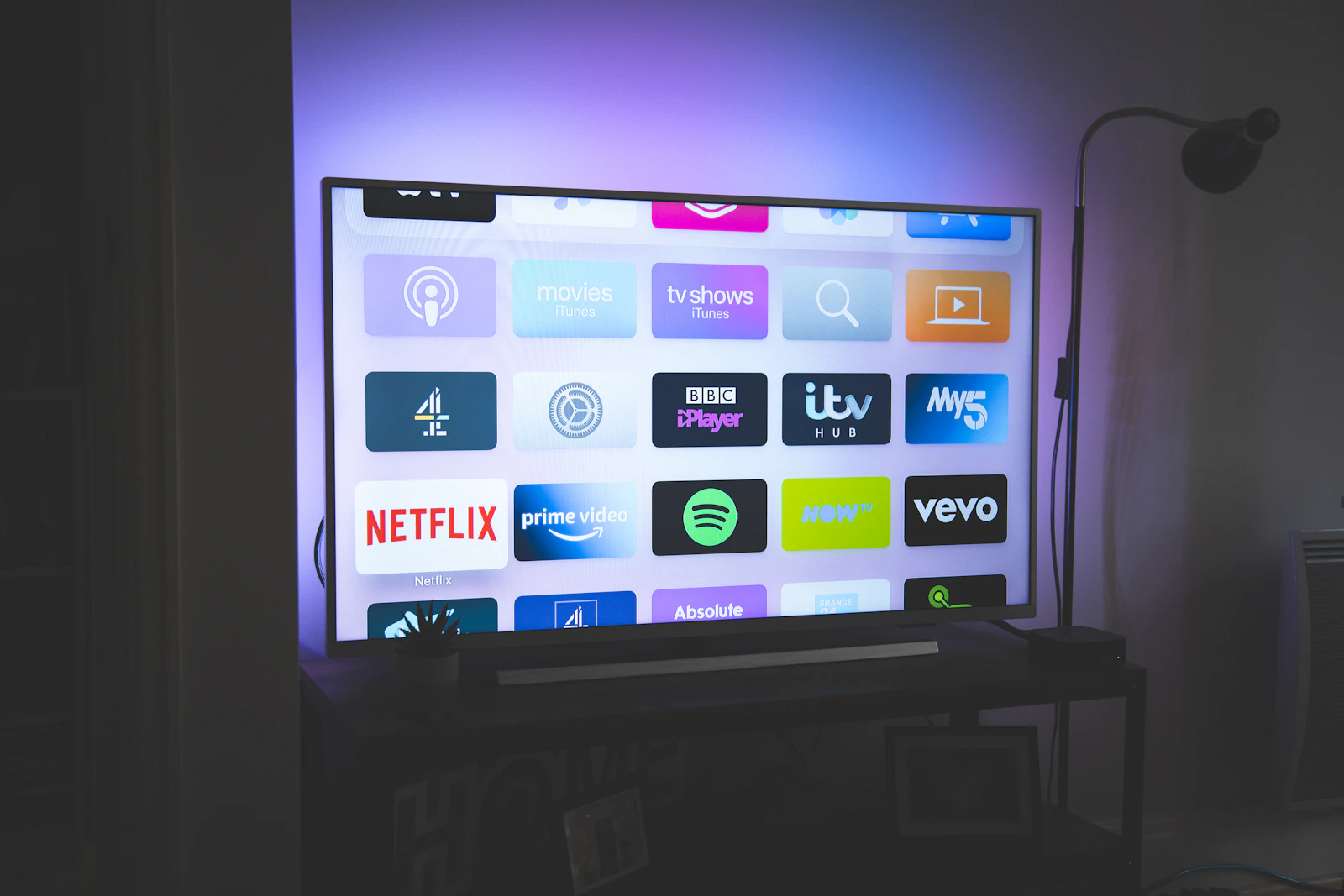Smart TV affichant un abonnement IPTV premium Flash Canal en 4K